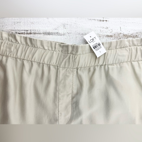 NWT LOFT Elastic Waist Khaki Casual Shorts Large - Picture 2 of 6